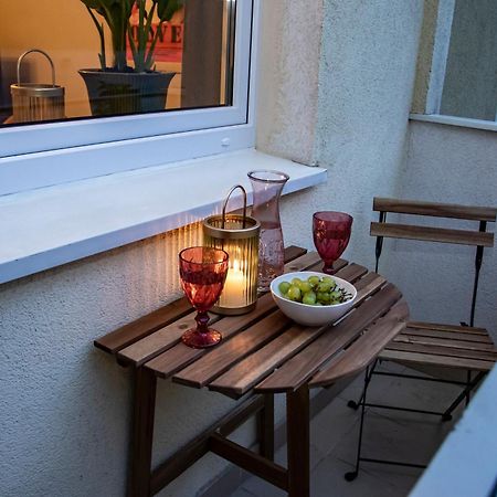 Apartament Przy Metrze Wierzbno Z Nuta Vintage Warszawa Eksteriør bilde