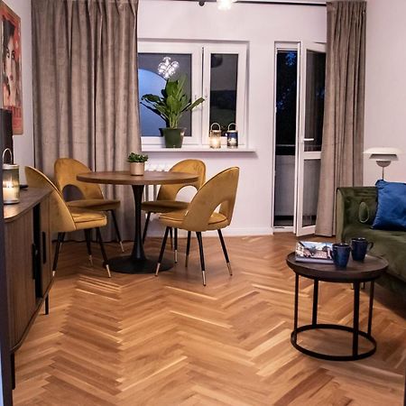 Apartament Przy Metrze Wierzbno Z Nuta Vintage Warszawa Eksteriør bilde