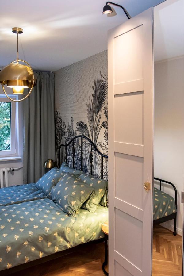 Apartament Przy Metrze Wierzbno Z Nuta Vintage Warszawa Eksteriør bilde